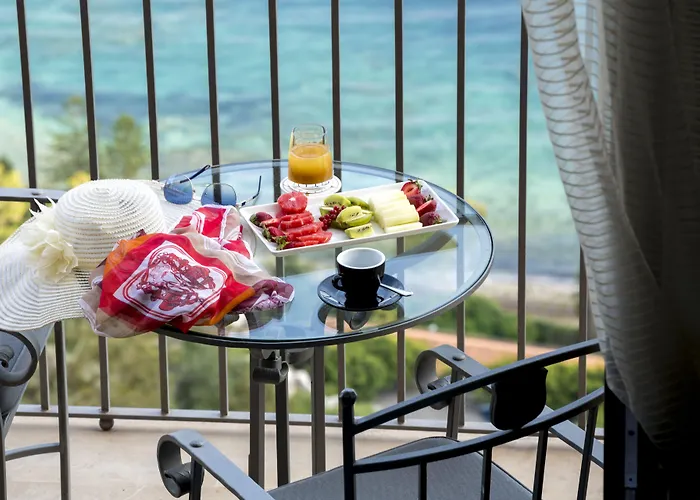 都市之家酒店 5* 陶尔米纳