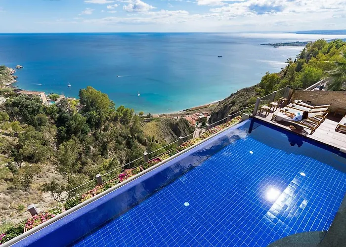 都市之家酒店 5* 陶尔米纳